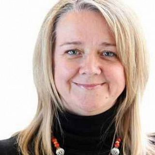 Midwife receives top honour for her inspirational research