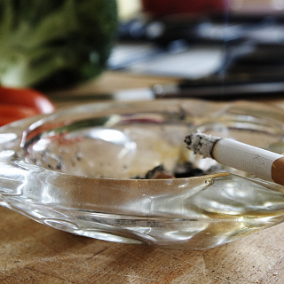 Researchers urge arthritis patients to give up smoking to help them live longer