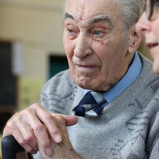 Researchers find evidence linking frailty in men with reduced bone strength