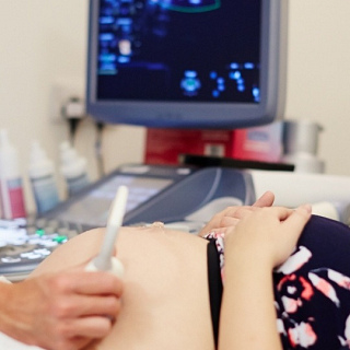 Saint Mary’s research team go over and above to recruit first UK patient to delayed labour study